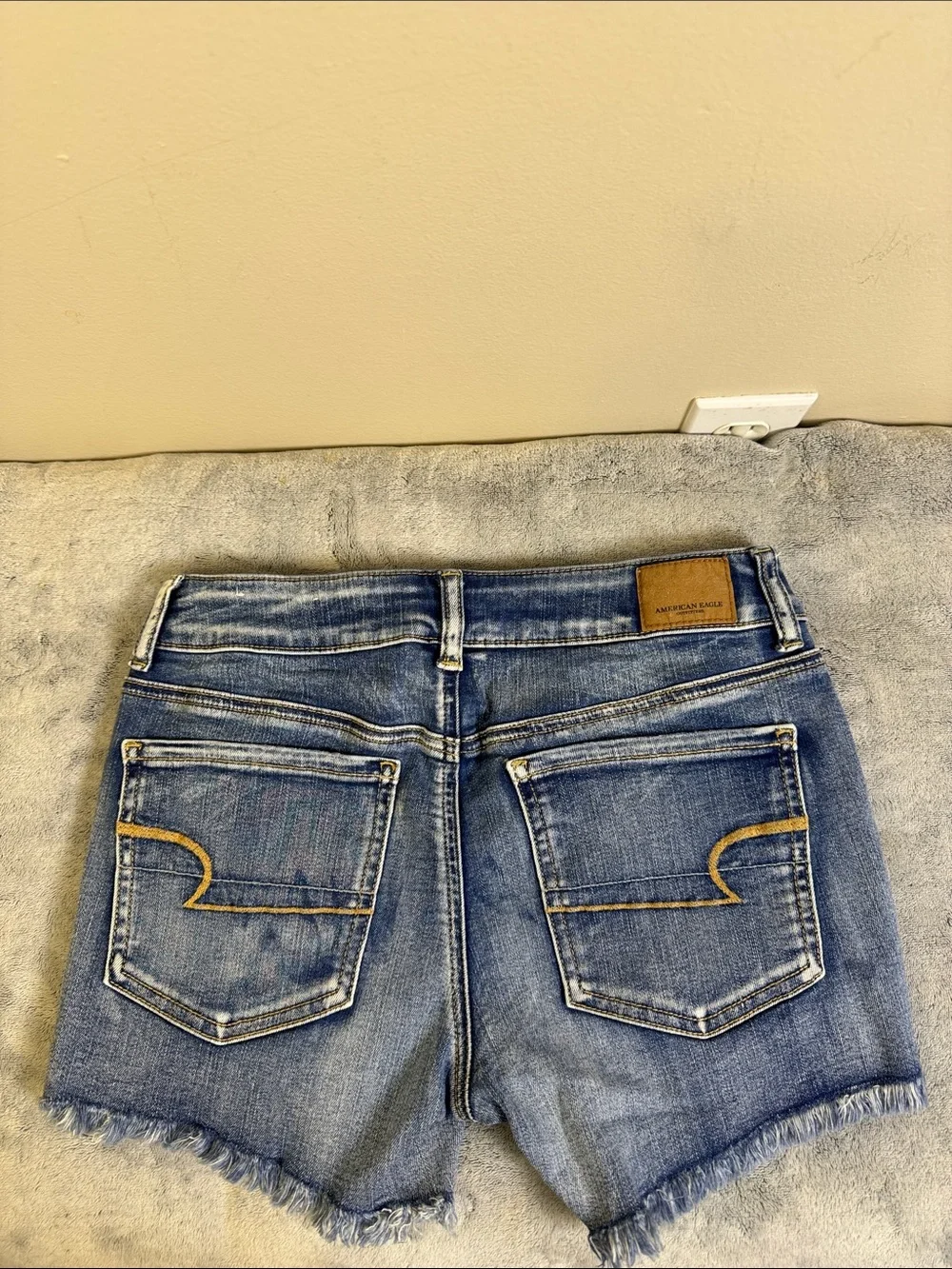 American Eagle Next Level Stretch Midi Denim Shorts - Size 6 - Picture 4 of 4